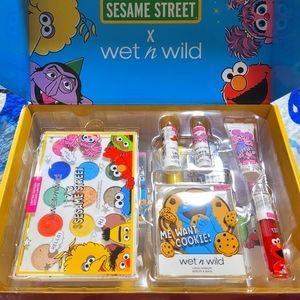 Wet n Wild Sesame Street Collab Makeup Collection Box Set Eyeshadow Lip Brushes